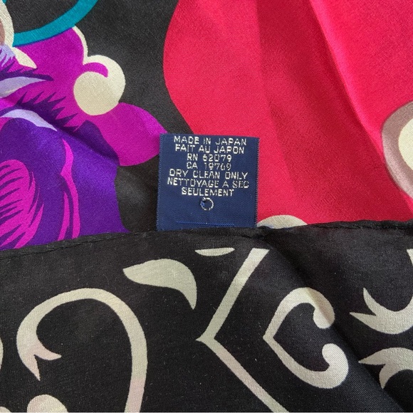 Honey Scarf, 100% Silk, 30x30 Vtg Purple Floral Print, Made in Japan. Signed - Picture 5 of 9